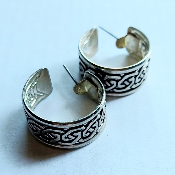 Stainless Steel Silver Irish Celtic Knot Eternity Hoop Pierced Earrings Love - Picture 2 of 3